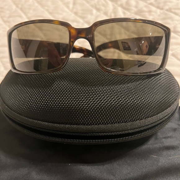 Gucci Other - GUCCI SUNGLASSES IN EXCELLENT USED CONDITION